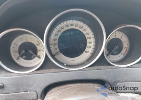 2013 Mercedes-Benz C 250 Luxury z USA, uszkodzony, nr VIN WDDGF4HB8DR271289